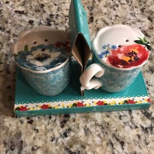 NWT Pioneer Woman Melody Teacup Shaker Set